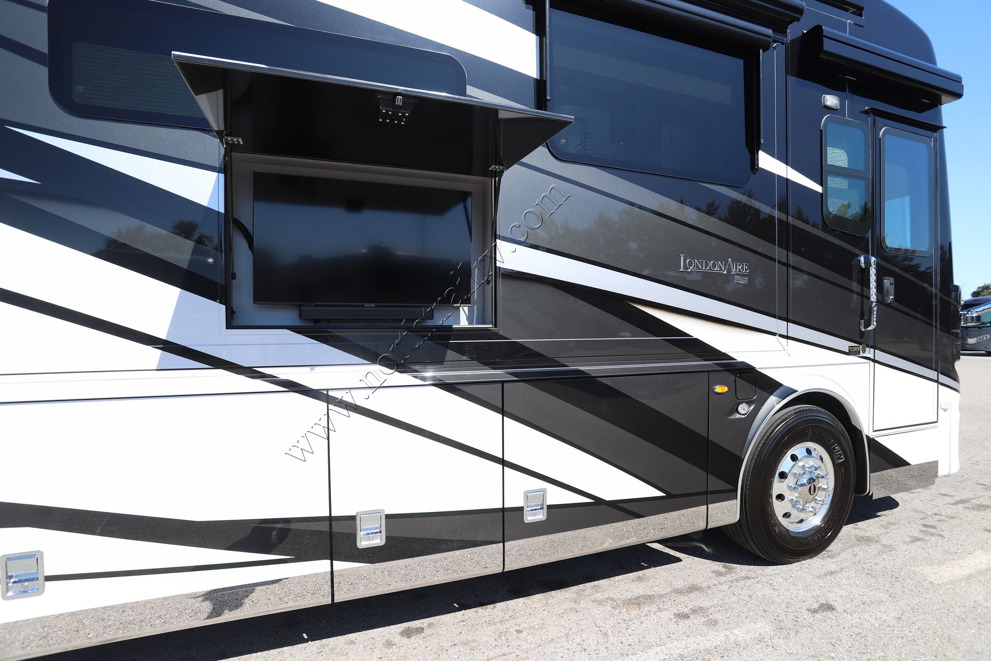 Used 2025 Newmar London Aire 4551 Class A  For Sale