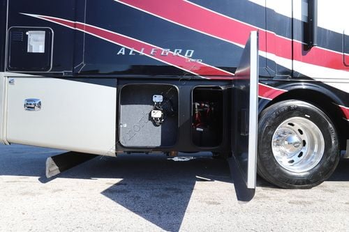2018 Tiffin Motor Homes Allegro Red 33AA