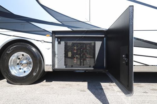 2025 Newmar London Aire 4551