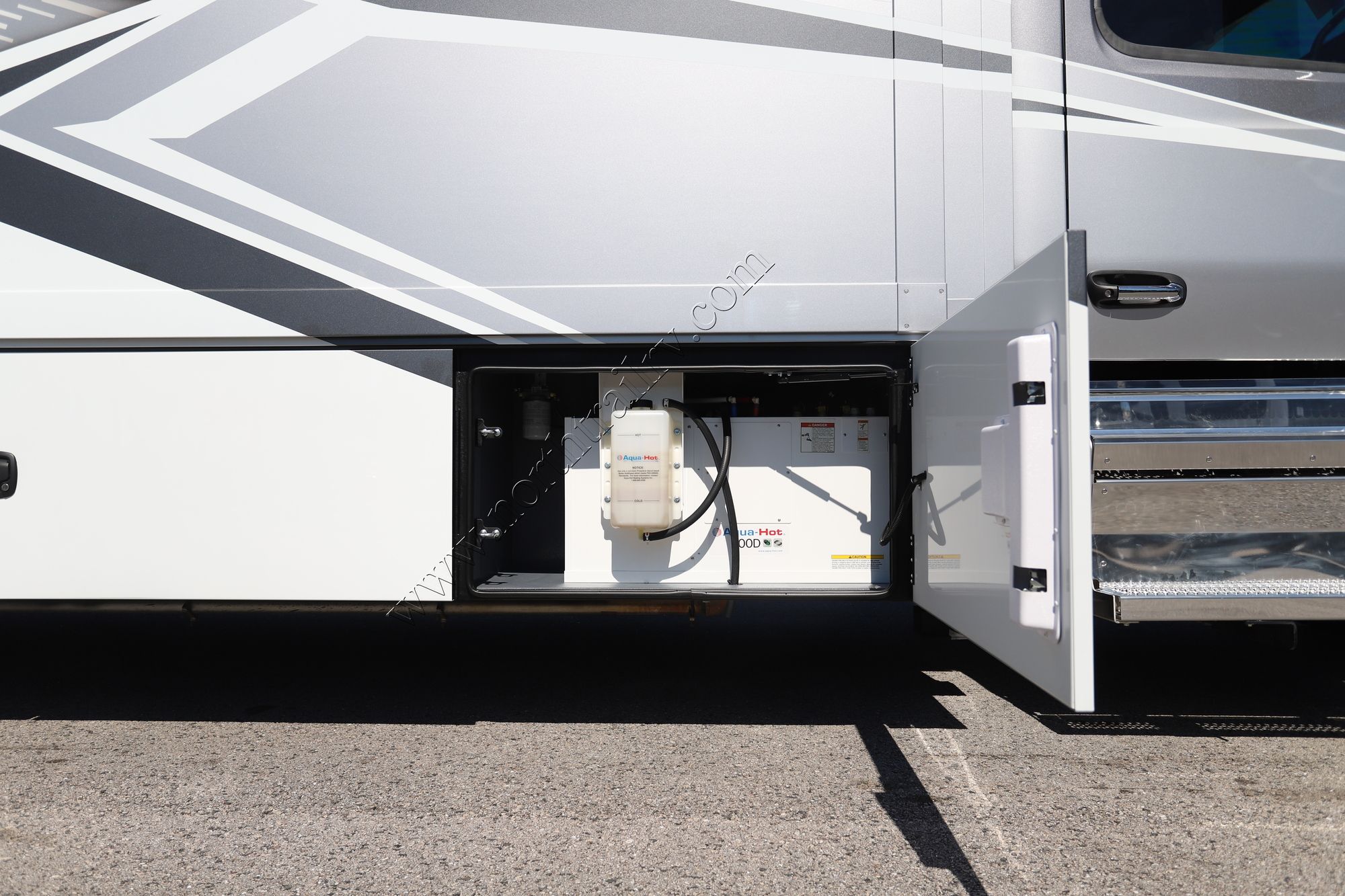 New 2026 Renegade Rv Classic 43CMD Super C  For Sale