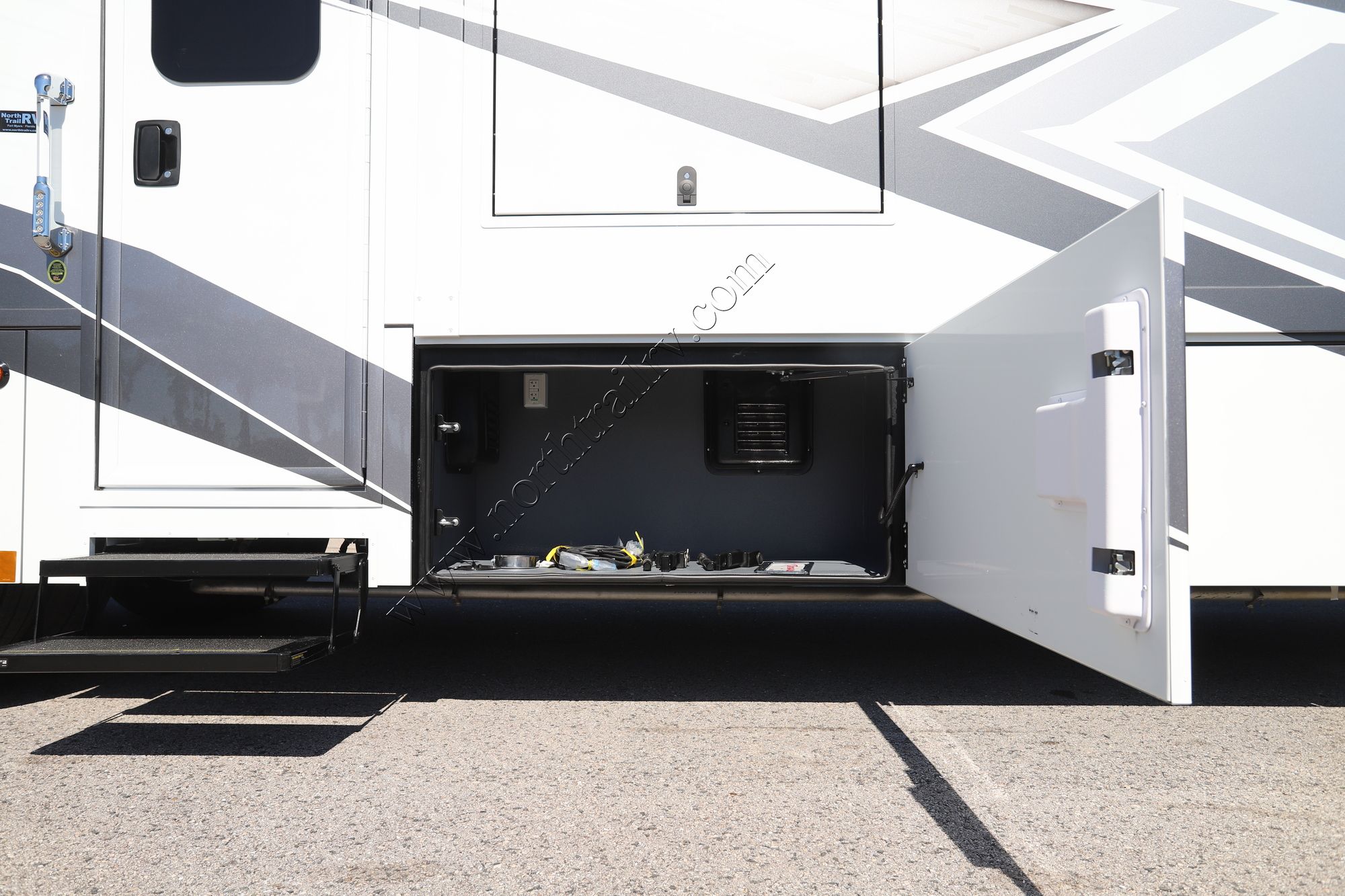 New 2026 Renegade Rv Classic 43CMD Super C  For Sale