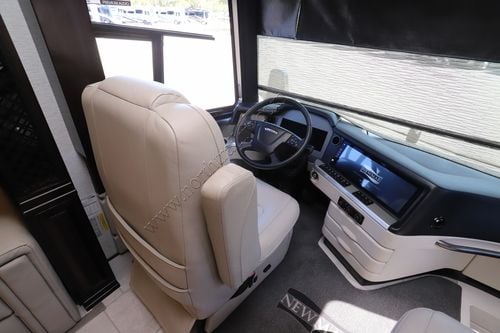 2025 Newmar London Aire 4551