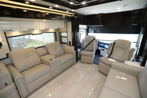 2025 Newmar London Aire 4551