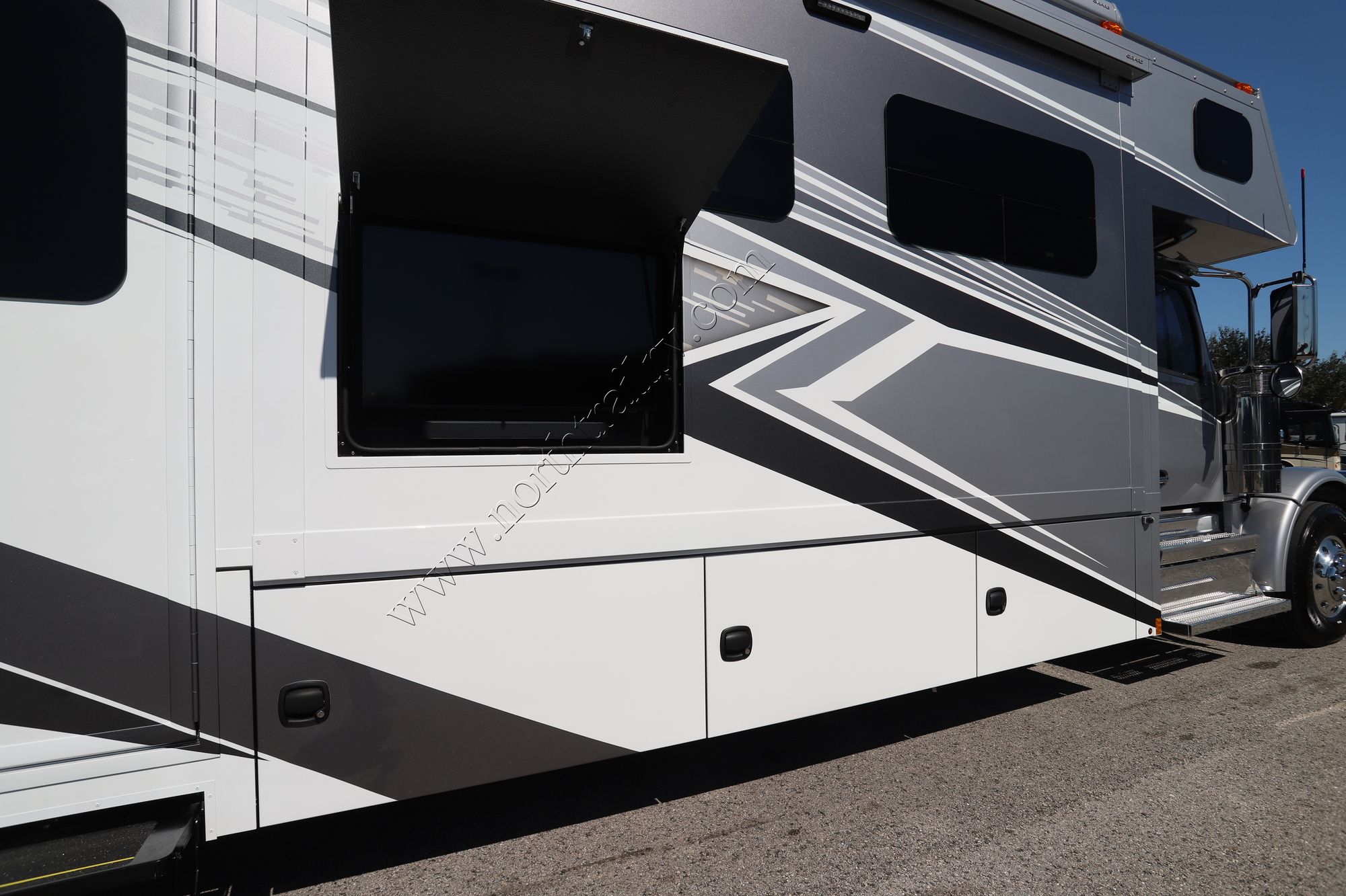 New 2026 Renegade Rv Classic 43CMD Super C  For Sale