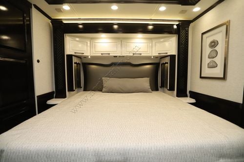 2025 Newmar London Aire 4551