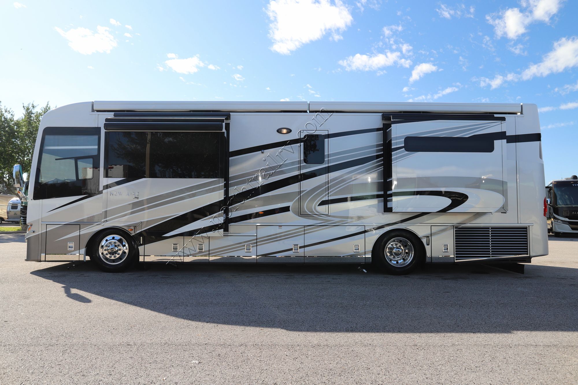 Used 2022 Newmar New Aire 3545 Class A  For Sale