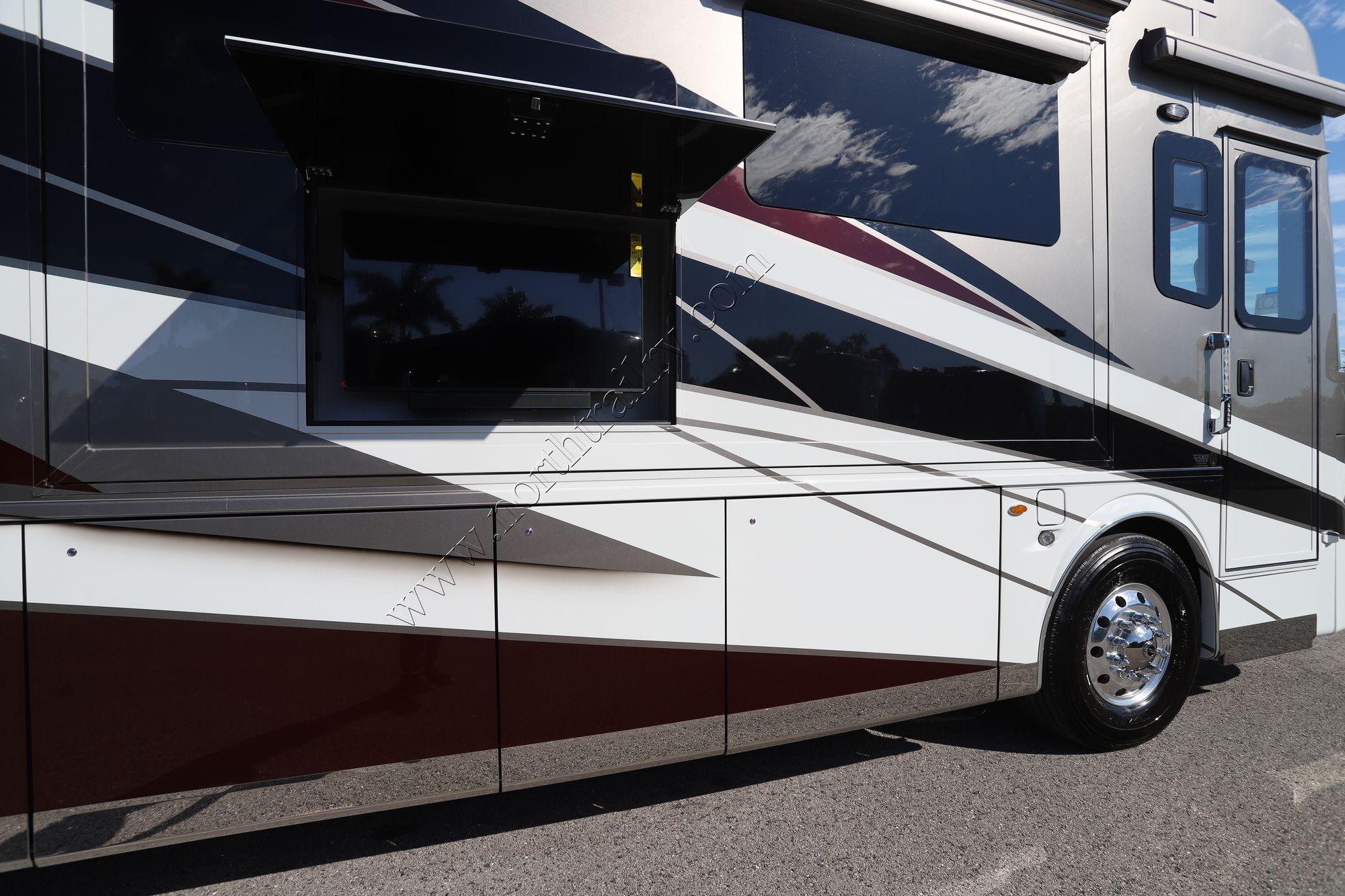 New 2026 Newmar Essex 4595 Class A  For Sale