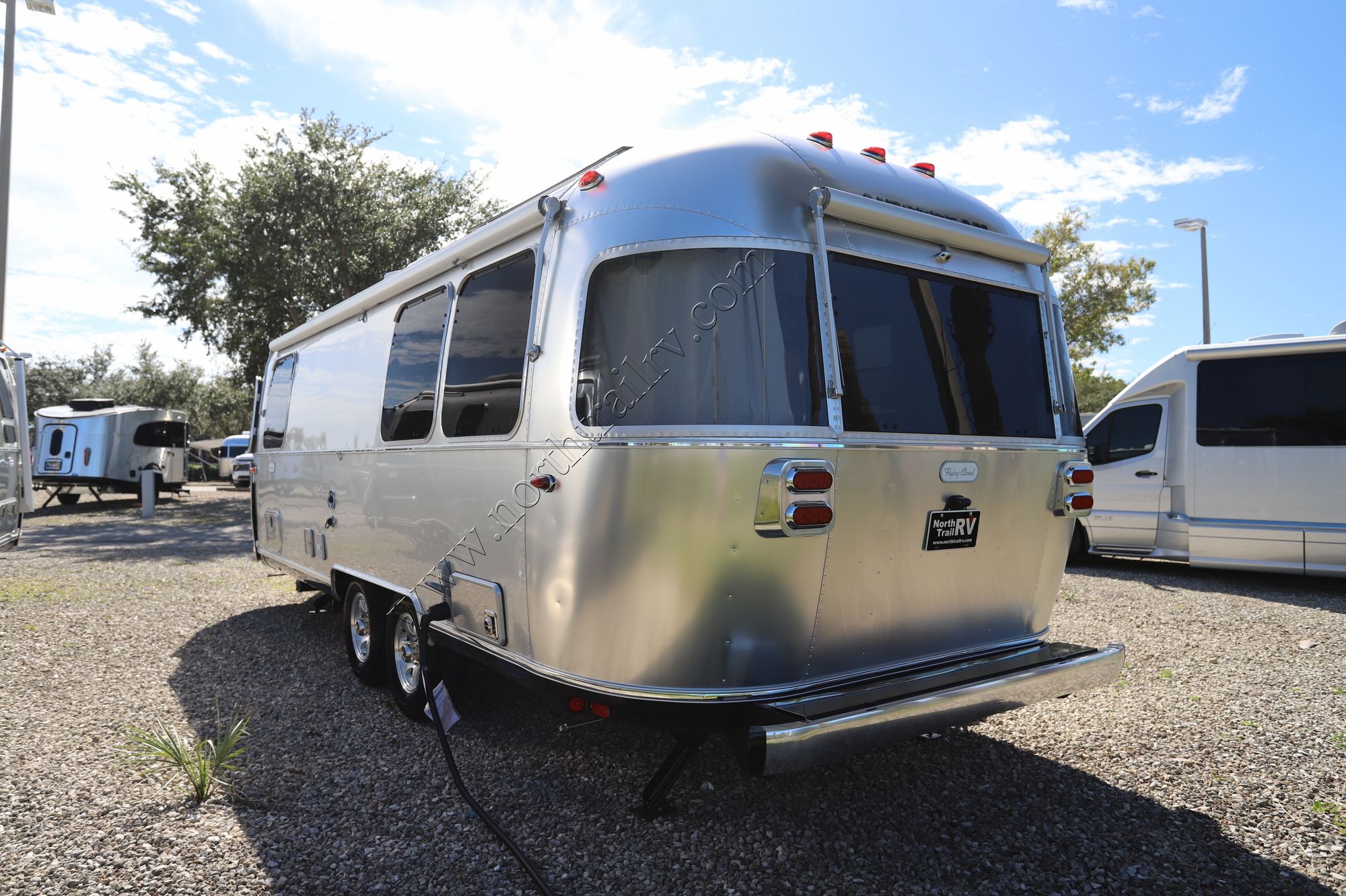 New 2026 Airstream Flying Cloud 25FB Travel Trailer  For Sale