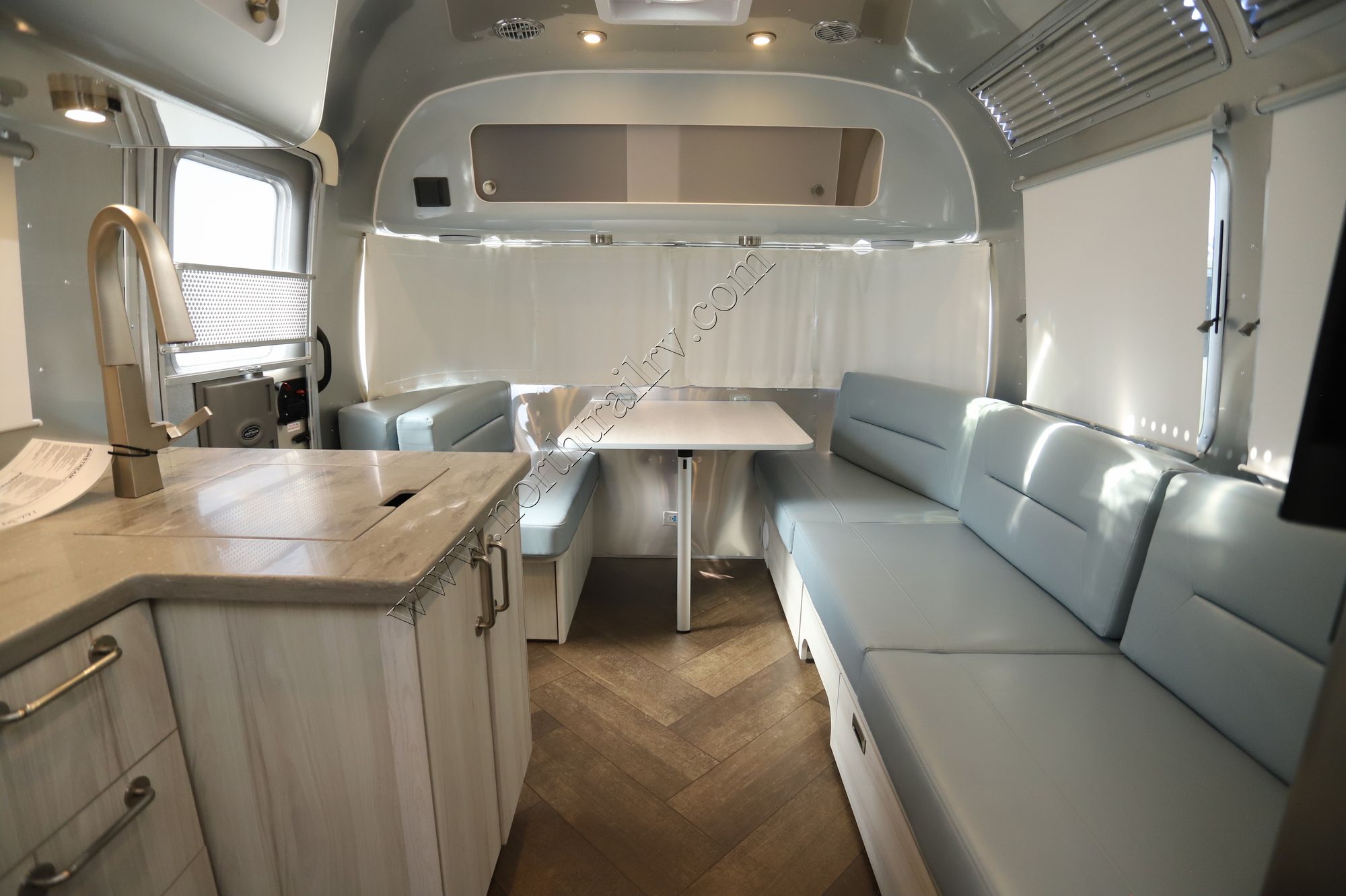 New 2026 Airstream International 25FB Travel Trailer  For Sale