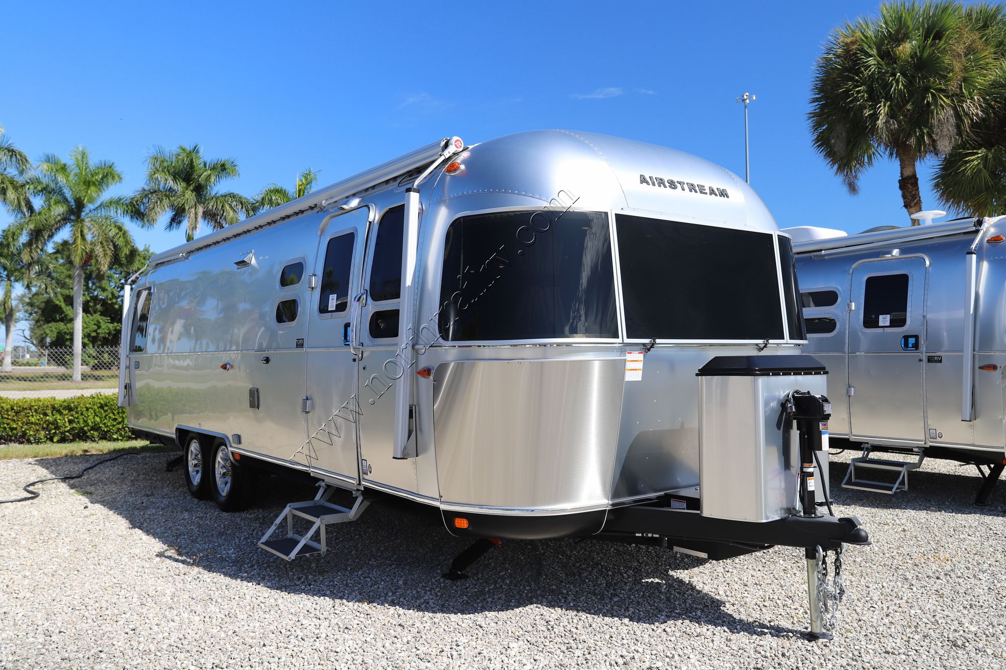 New 2026 Airstream Classic 30RB QUEEN Travel Trailer  For Sale