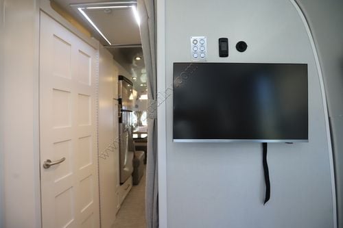 2026 Airstream Classic 30RB QUEEN Travel Trailer