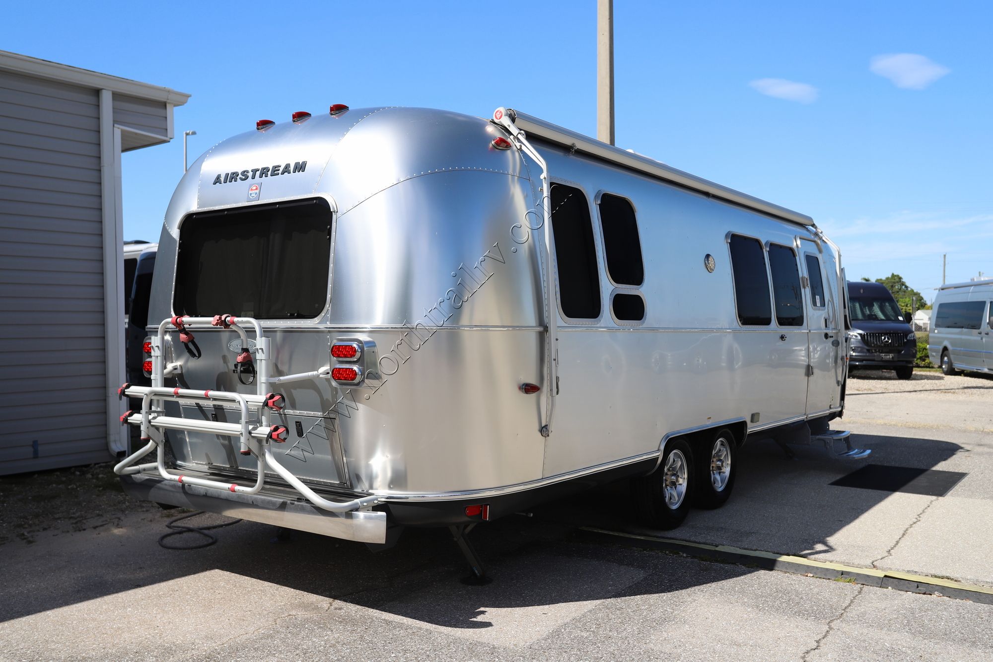 Used 2015 Airstream Flying Cloud 28RB Travel Trailer  For Sale