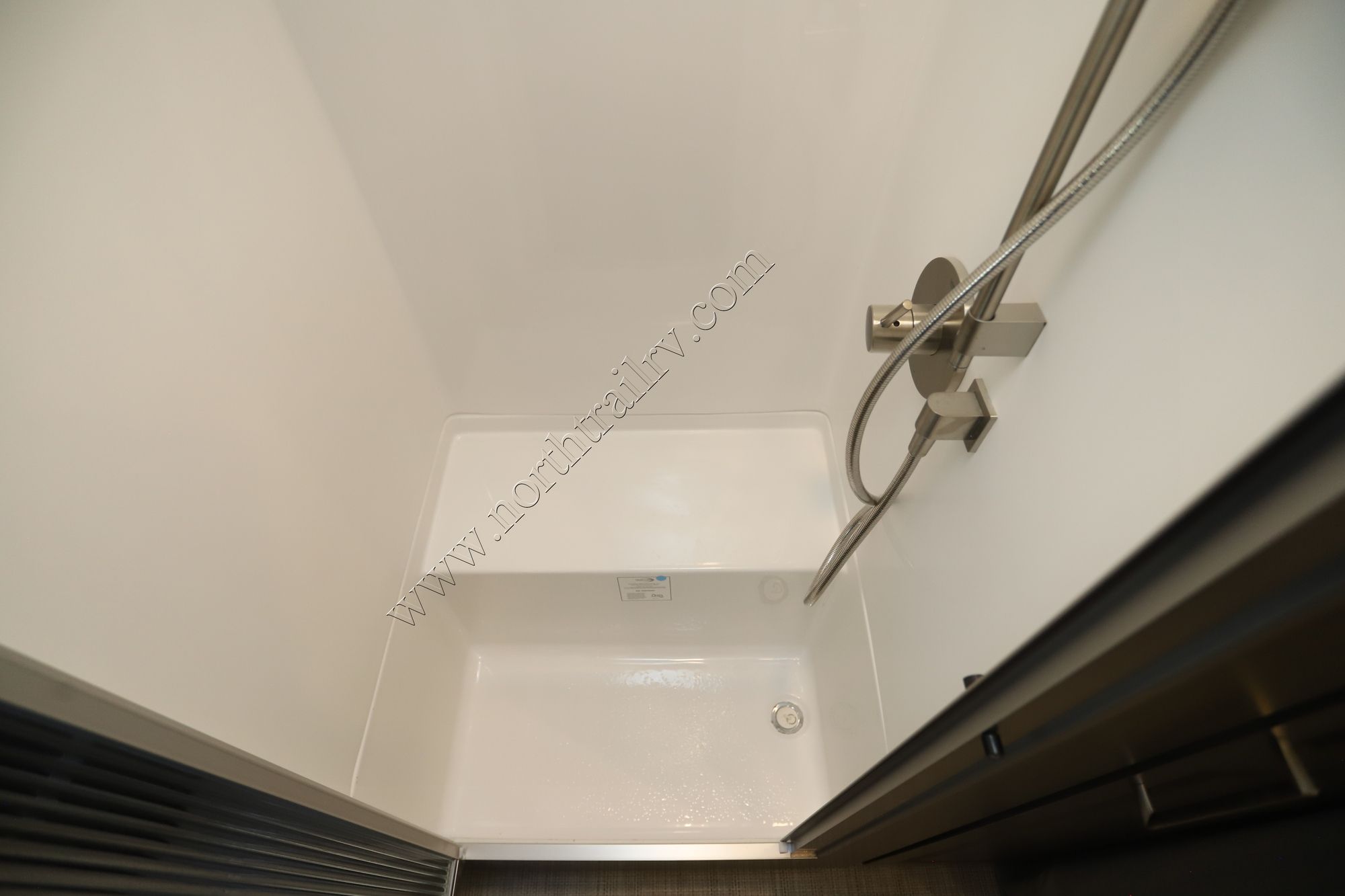 New 2026 Airstream Classic 28RB Travel Trailer  For Sale