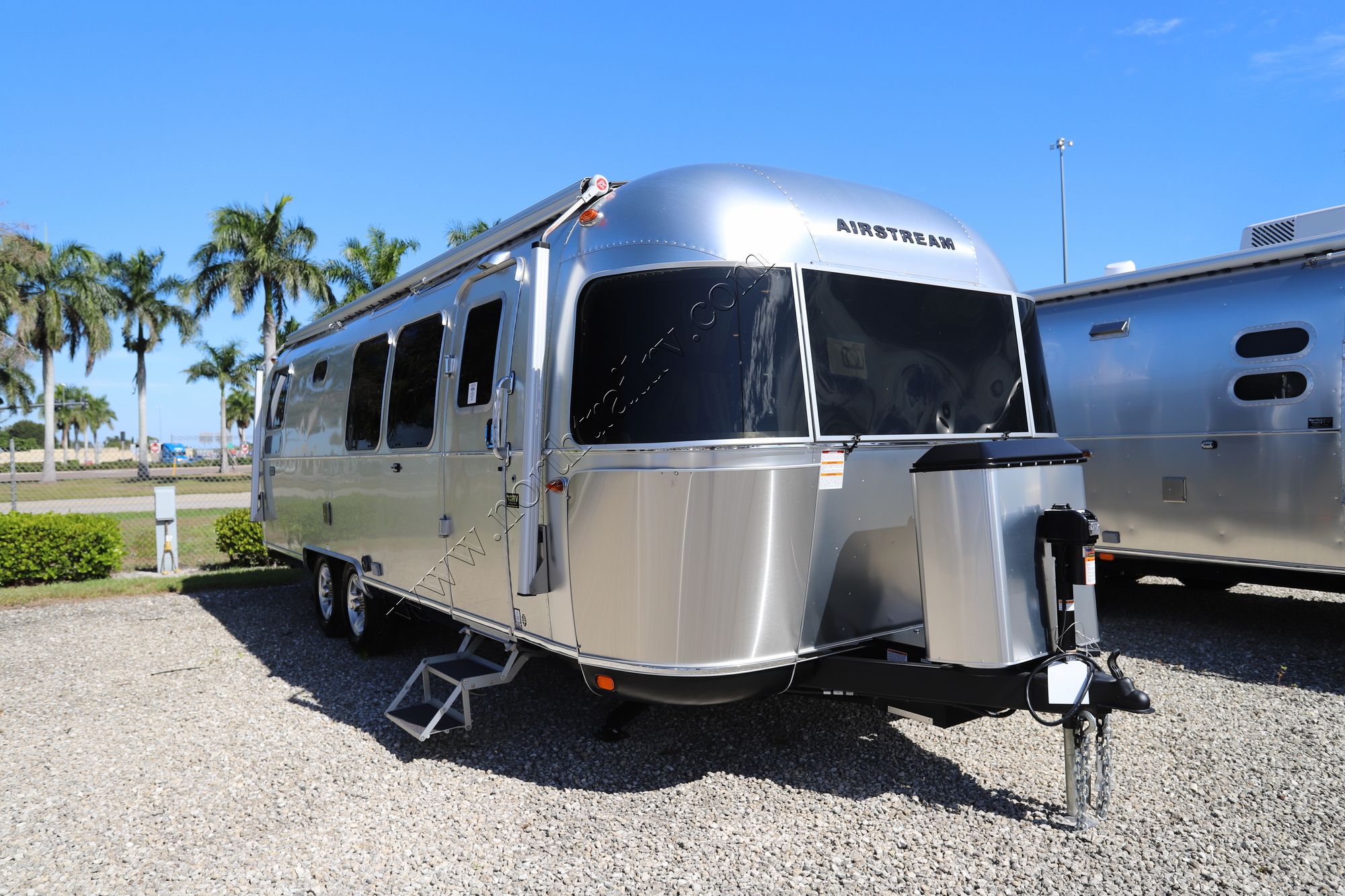 New 2026 Airstream Classic 28RB Travel Trailer  For Sale