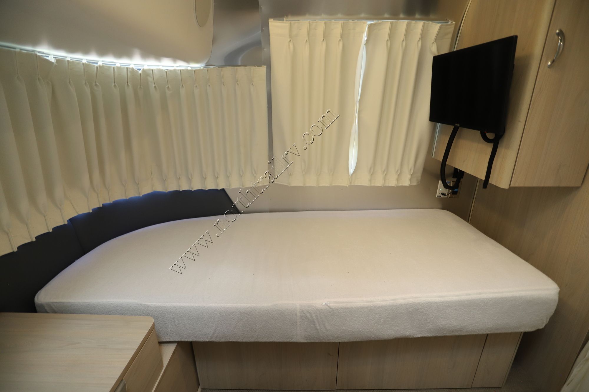 Used 2024 Airstream Globetrotter 30RB Travel Trailer  For Sale