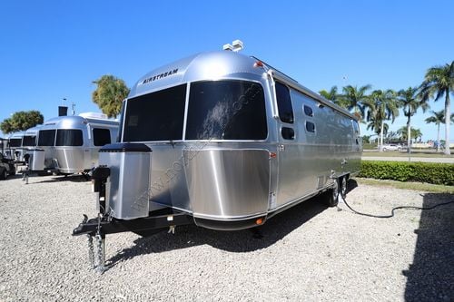 2026 Airstream Classic 28RB Travel Trailer