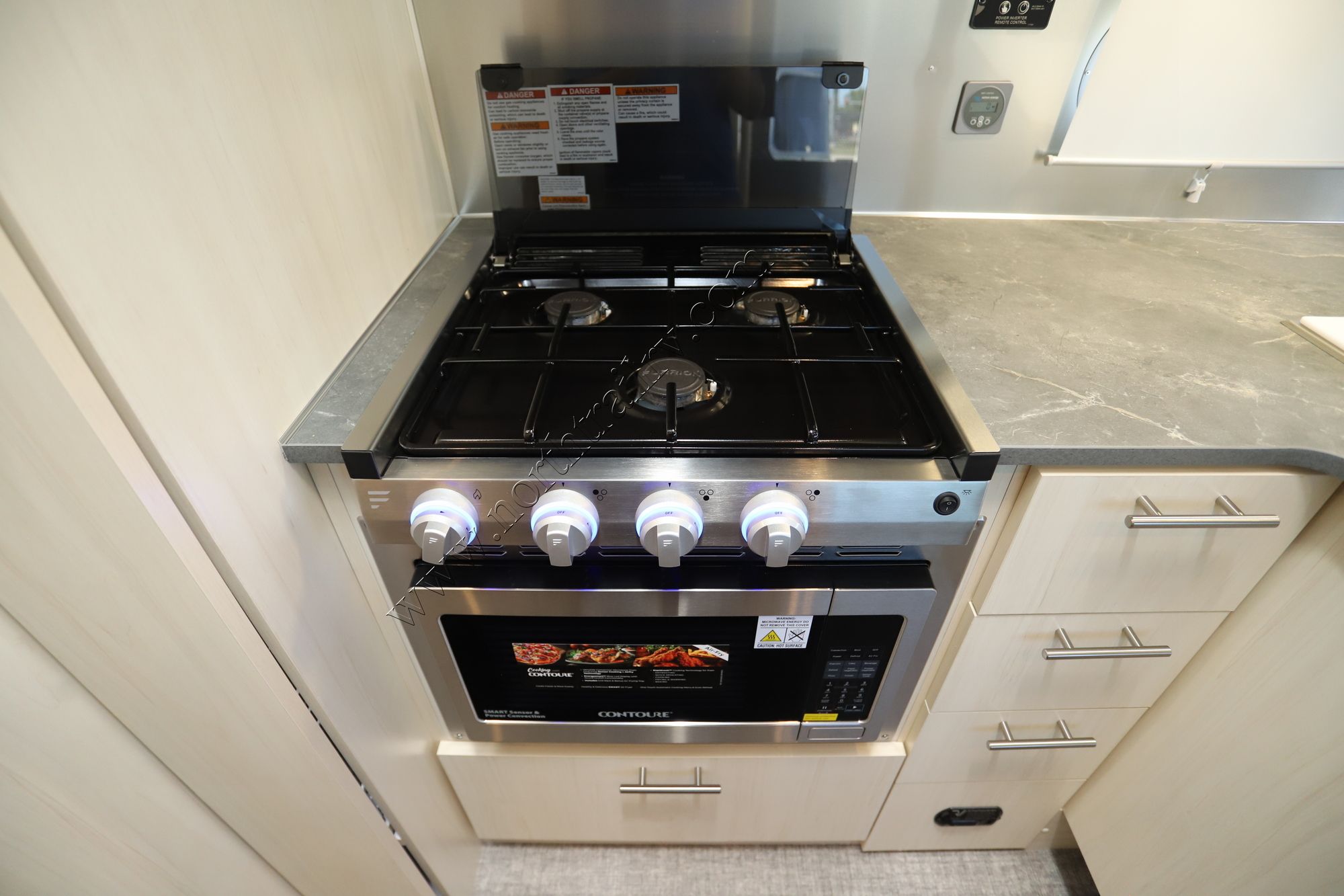 New 2026 Airstream Flying Cloud 25FB Travel Trailer  For Sale