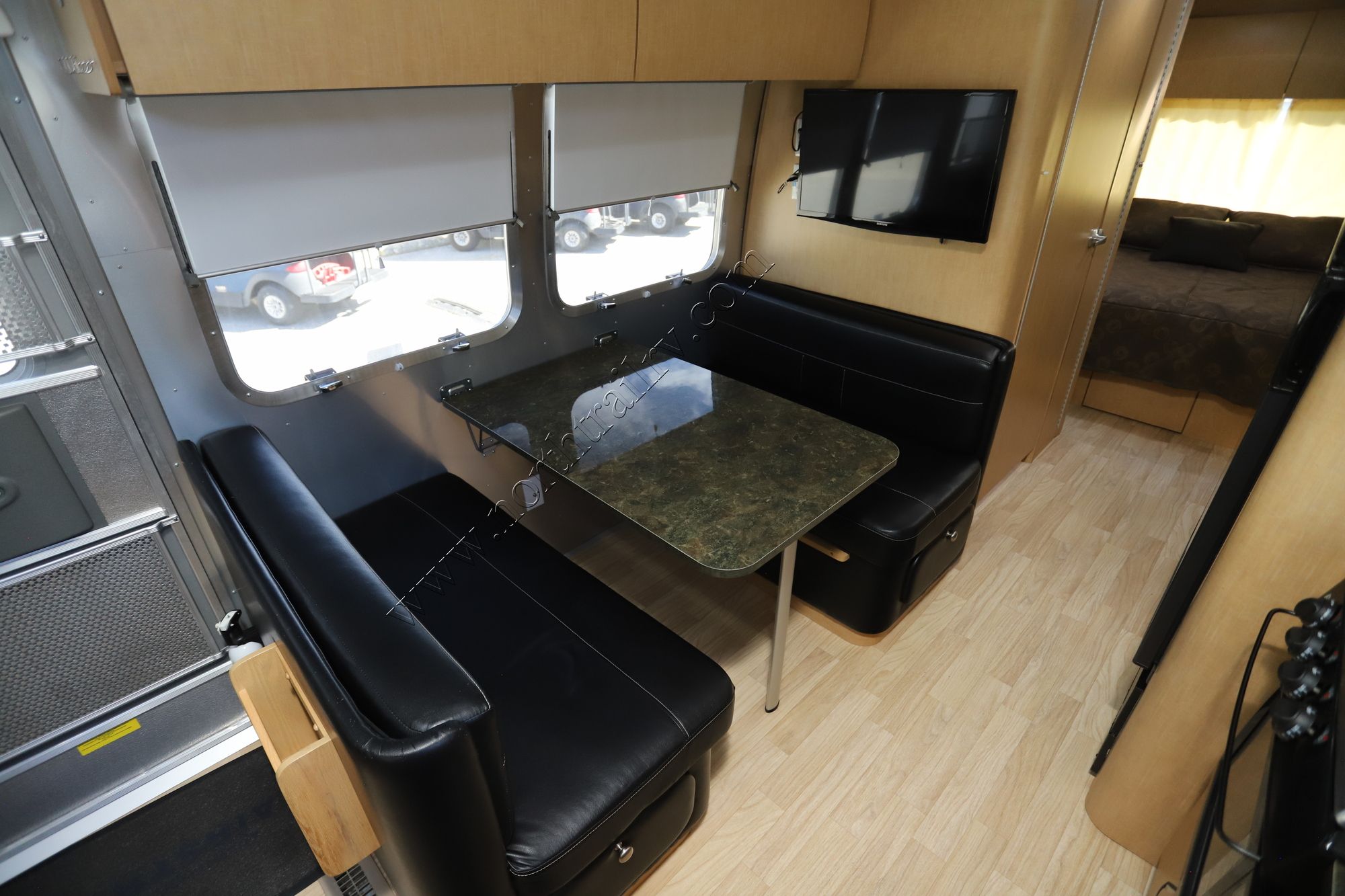Used 2015 Airstream Flying Cloud 28RB Travel Trailer  For Sale