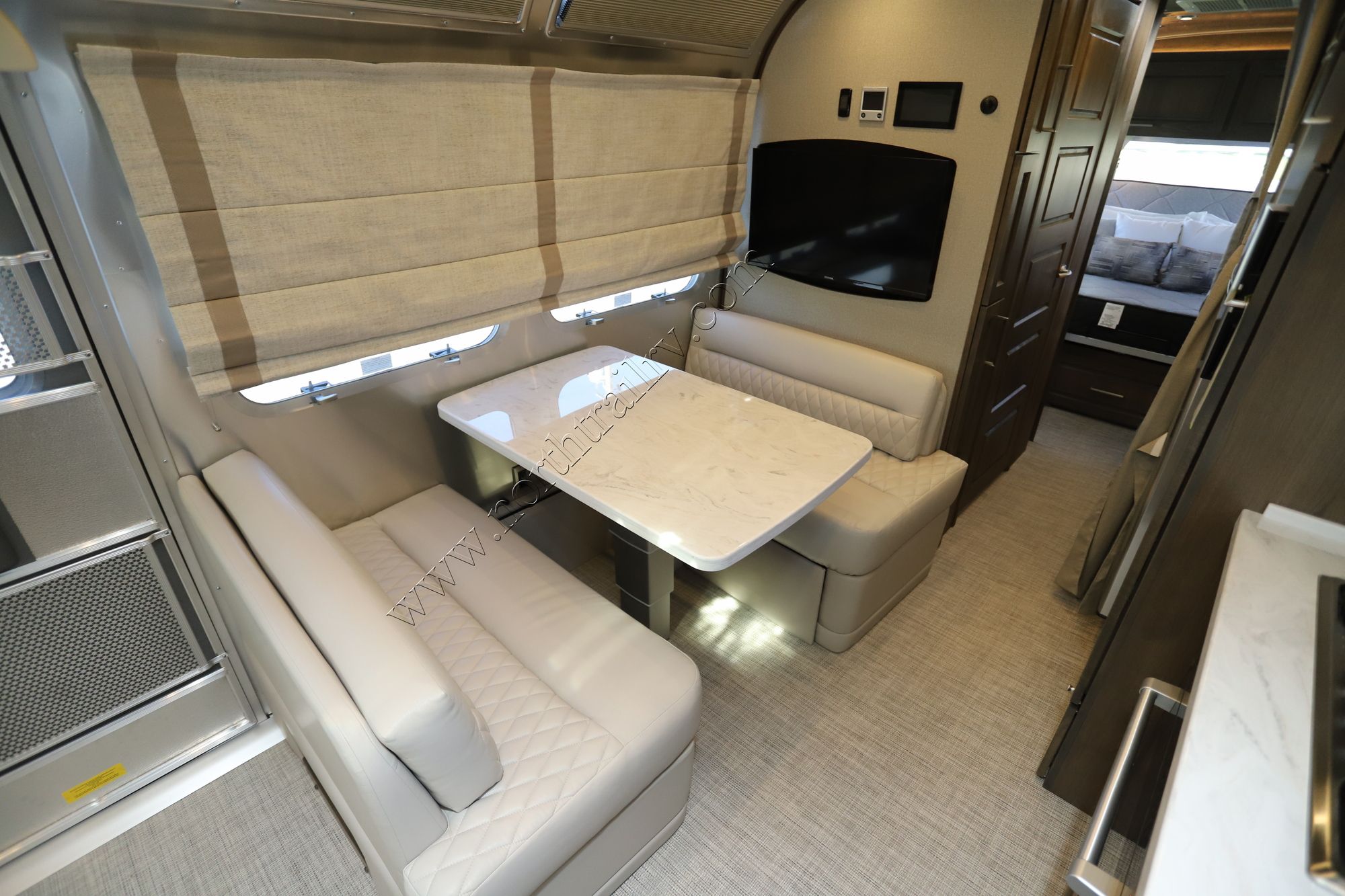 New 2026 Airstream Classic 28RB Travel Trailer  For Sale