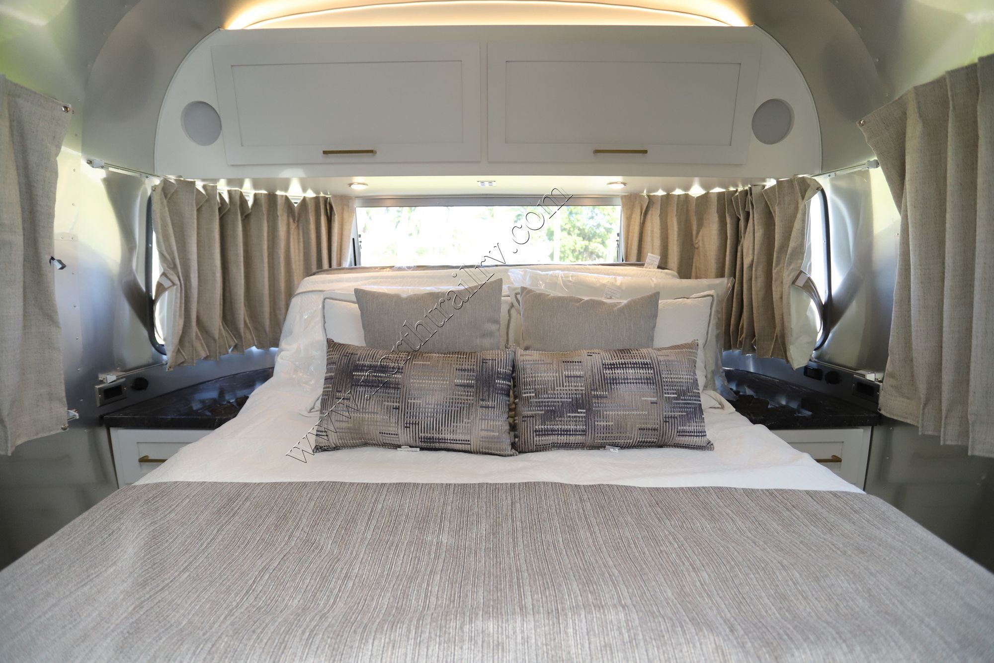 New 2026 Airstream Classic 30RB QUEEN Travel Trailer  For Sale