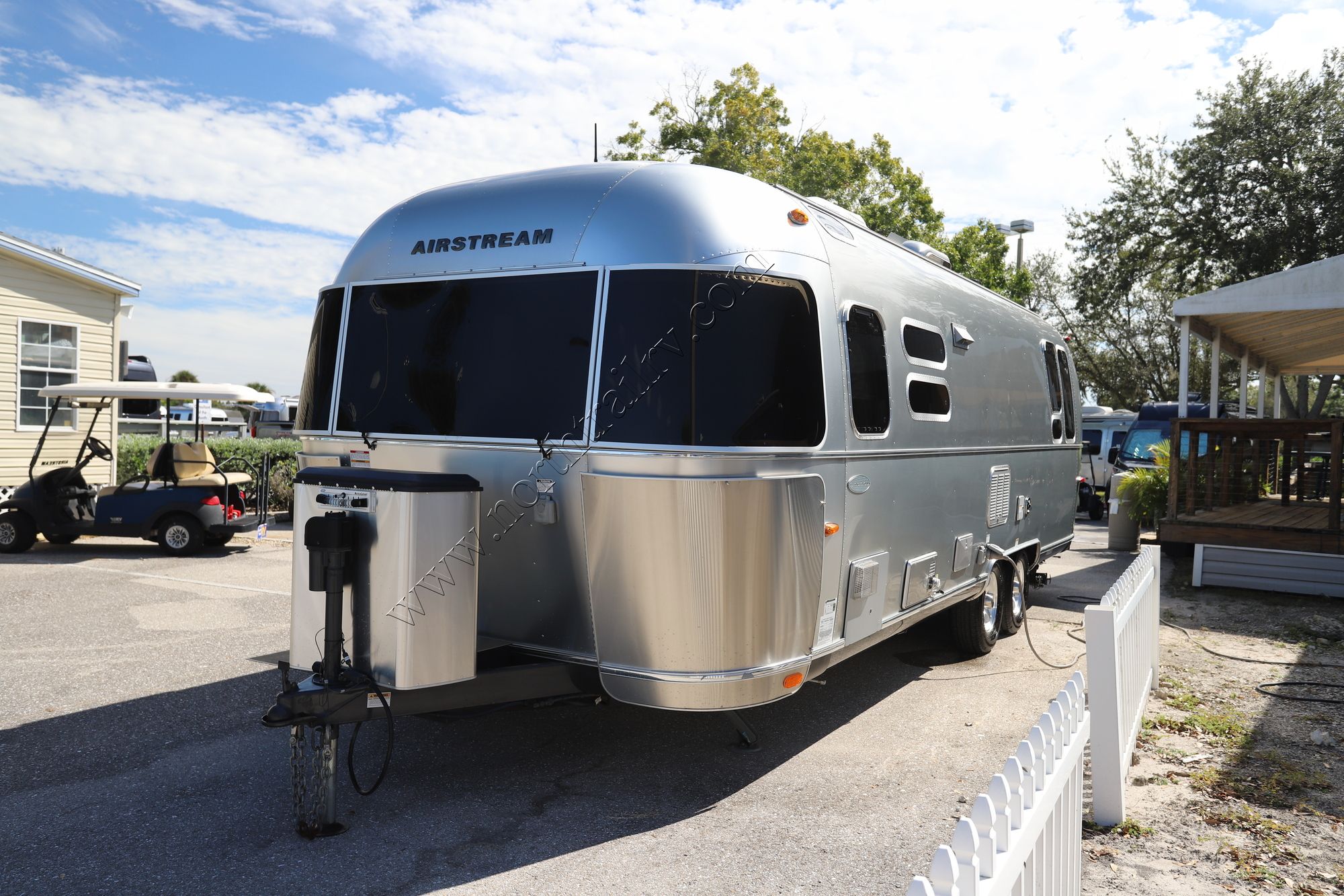 Used 2015 Airstream Flying Cloud 28RB Travel Trailer  For Sale