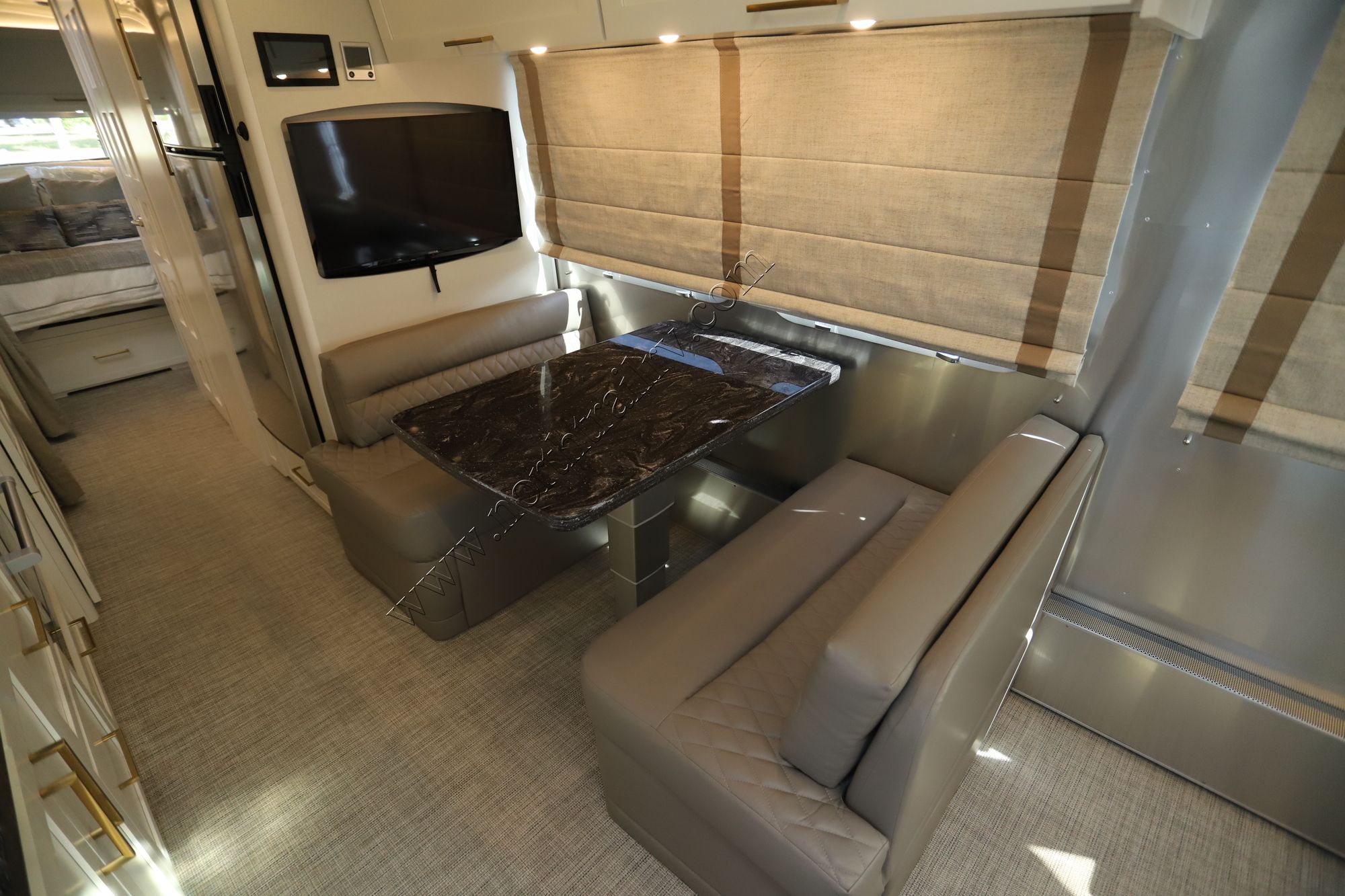 New 2026 Airstream Classic 30RB QUEEN Travel Trailer  For Sale