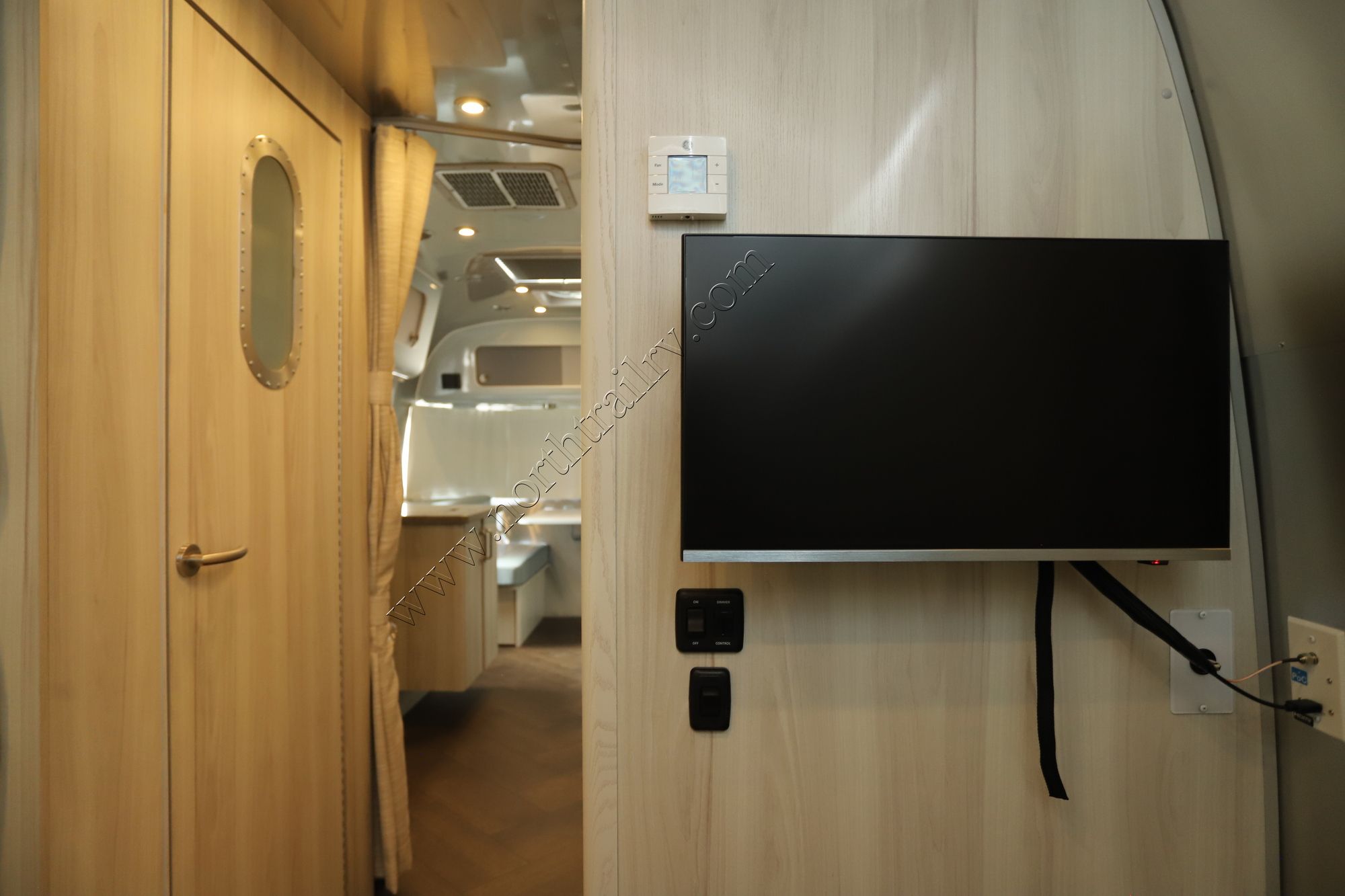 New 2026 Airstream International 25FB Travel Trailer  For Sale