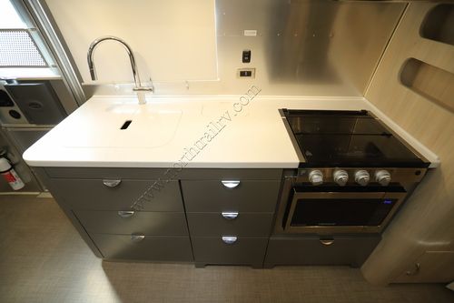 2024 Airstream Globetrotter 30RB