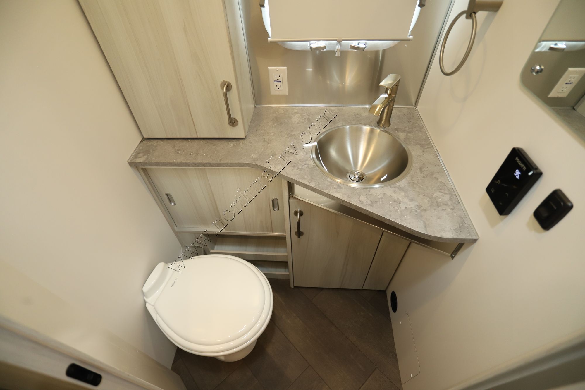 New 2026 Airstream International 25FB Travel Trailer  For Sale