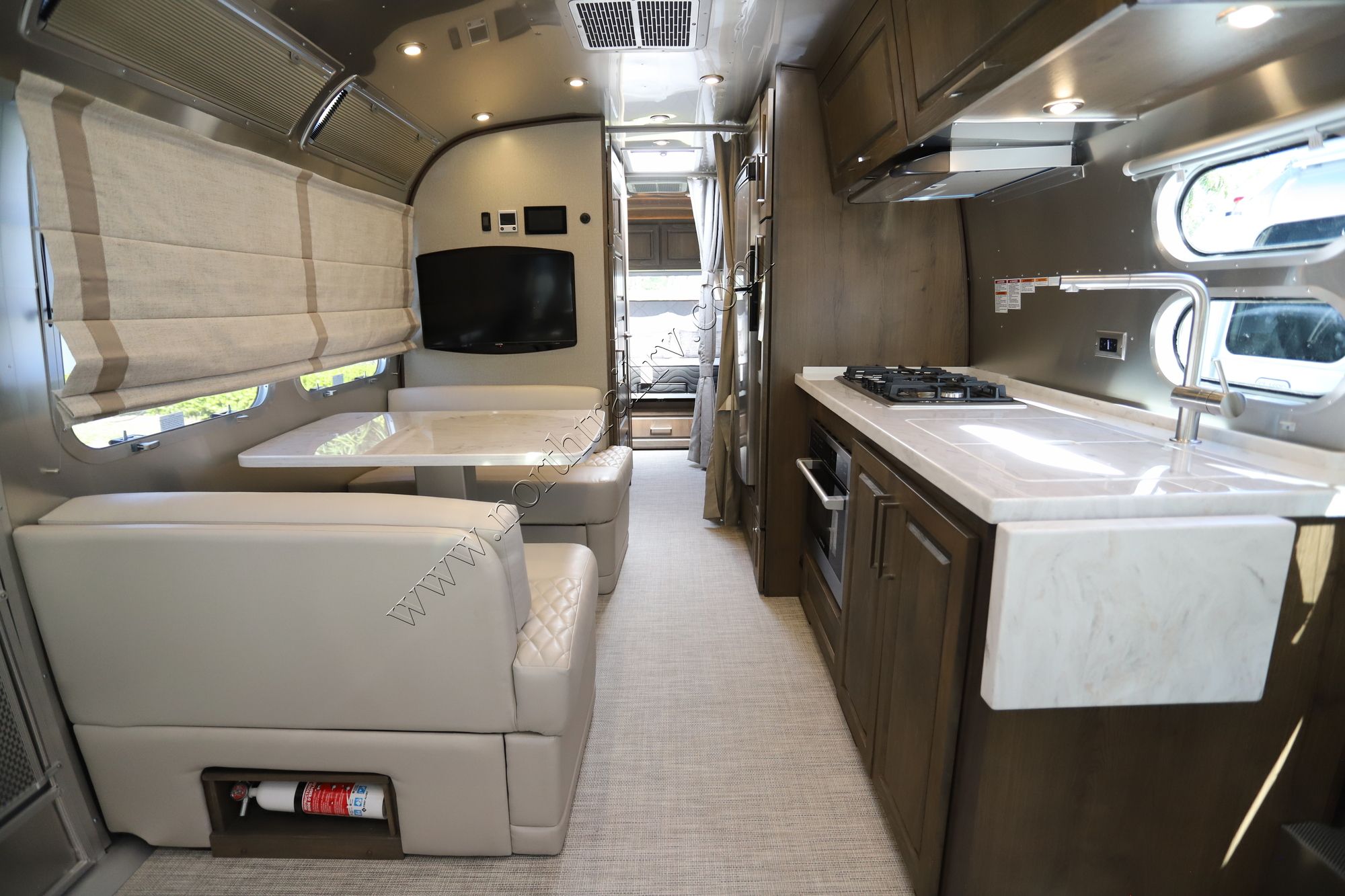 New 2026 Airstream Classic 28RB Travel Trailer  For Sale