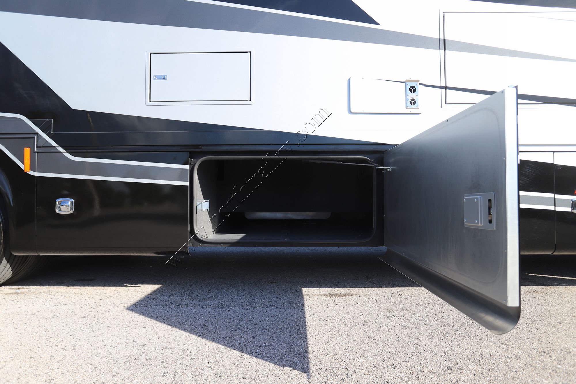 New 2026 Tiffin Motor Homes Byway 38CL Class A  For Sale