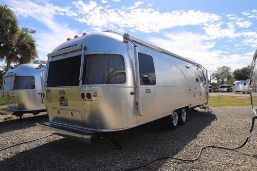 2026 Airstream Classic 30RB QUEEN Travel Trailer