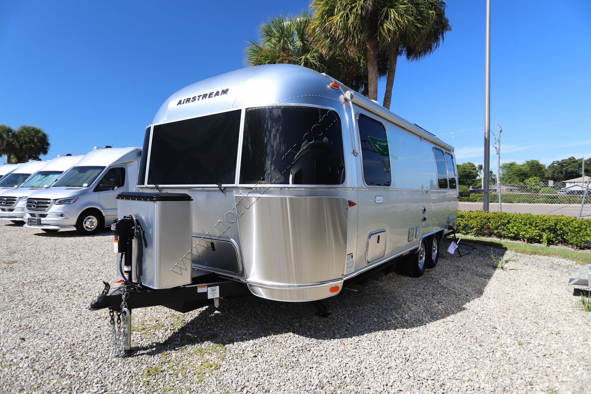 New 2026 Airstream Flying Cloud 25FB Travel Trailer  For Sale