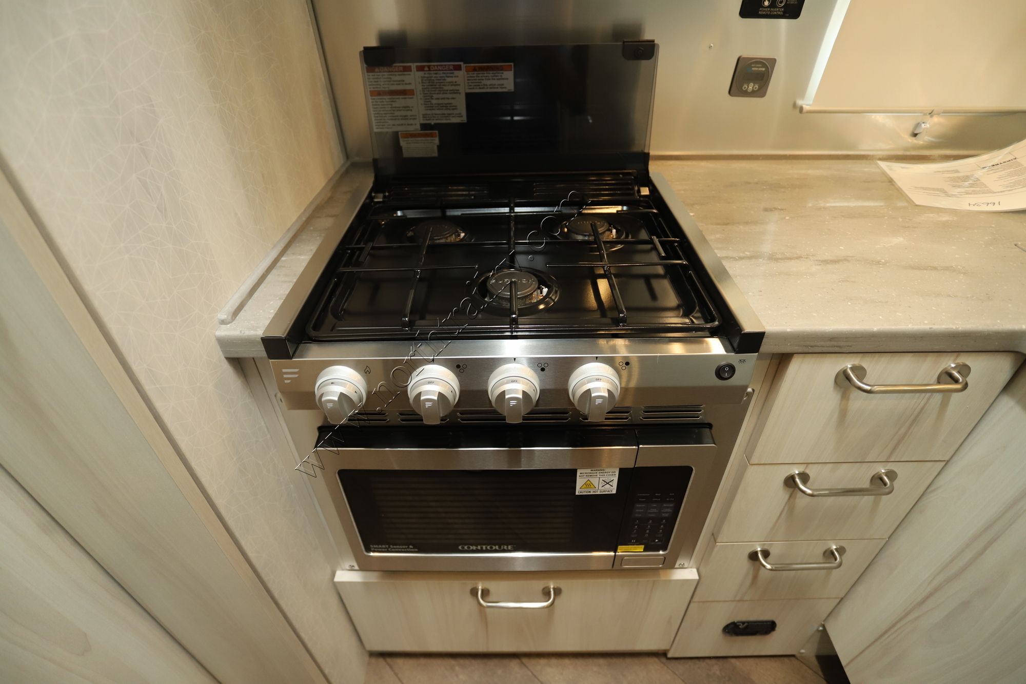 New 2026 Airstream International 25FB Travel Trailer  For Sale