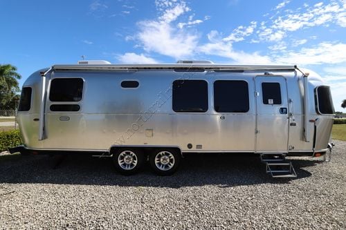 2026 Airstream Classic 28RB Travel Trailer