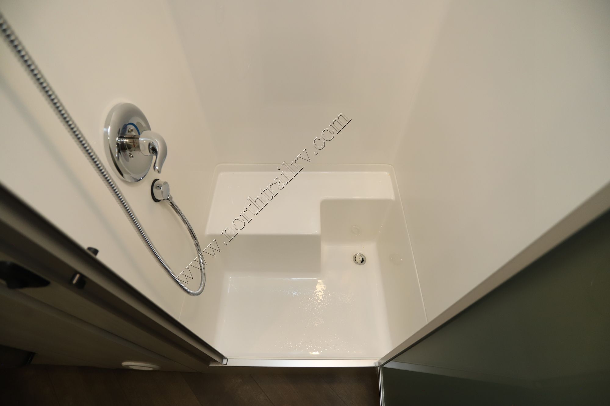 New 2026 Airstream International 25FB Travel Trailer  For Sale