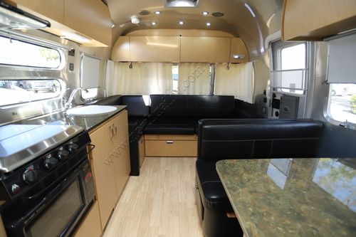 2015 Airstream Flying Cloud 28RB