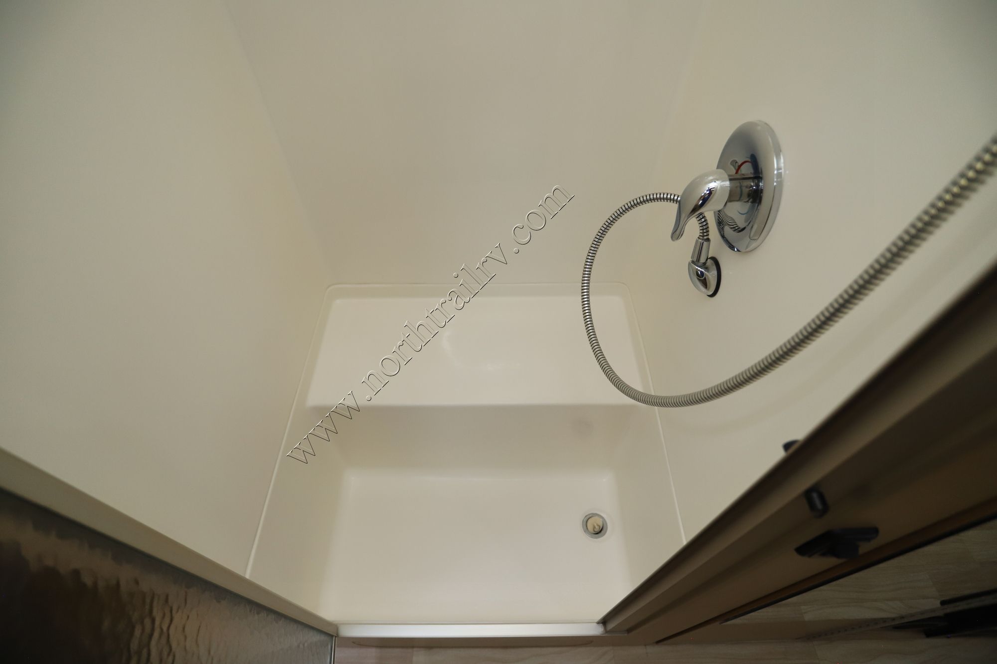 Used 2015 Airstream Flying Cloud 28RB Travel Trailer  For Sale