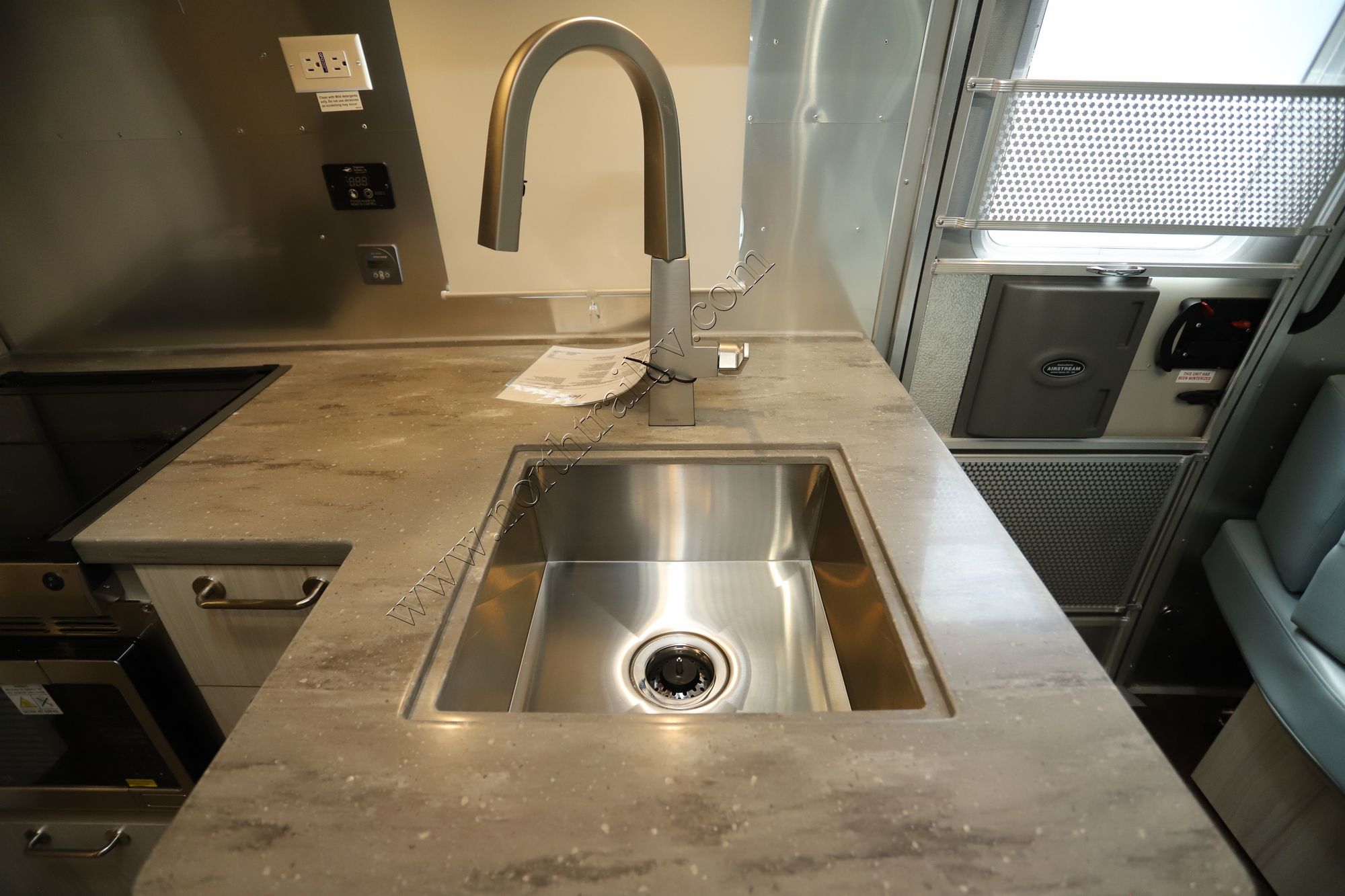 New 2026 Airstream International 25FB Travel Trailer  For Sale