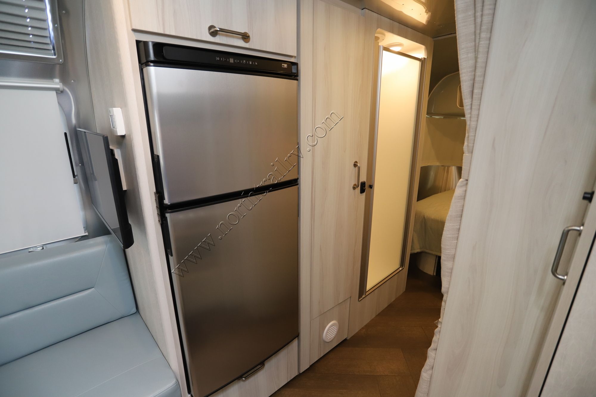 New 2026 Airstream International 25FB Travel Trailer  For Sale