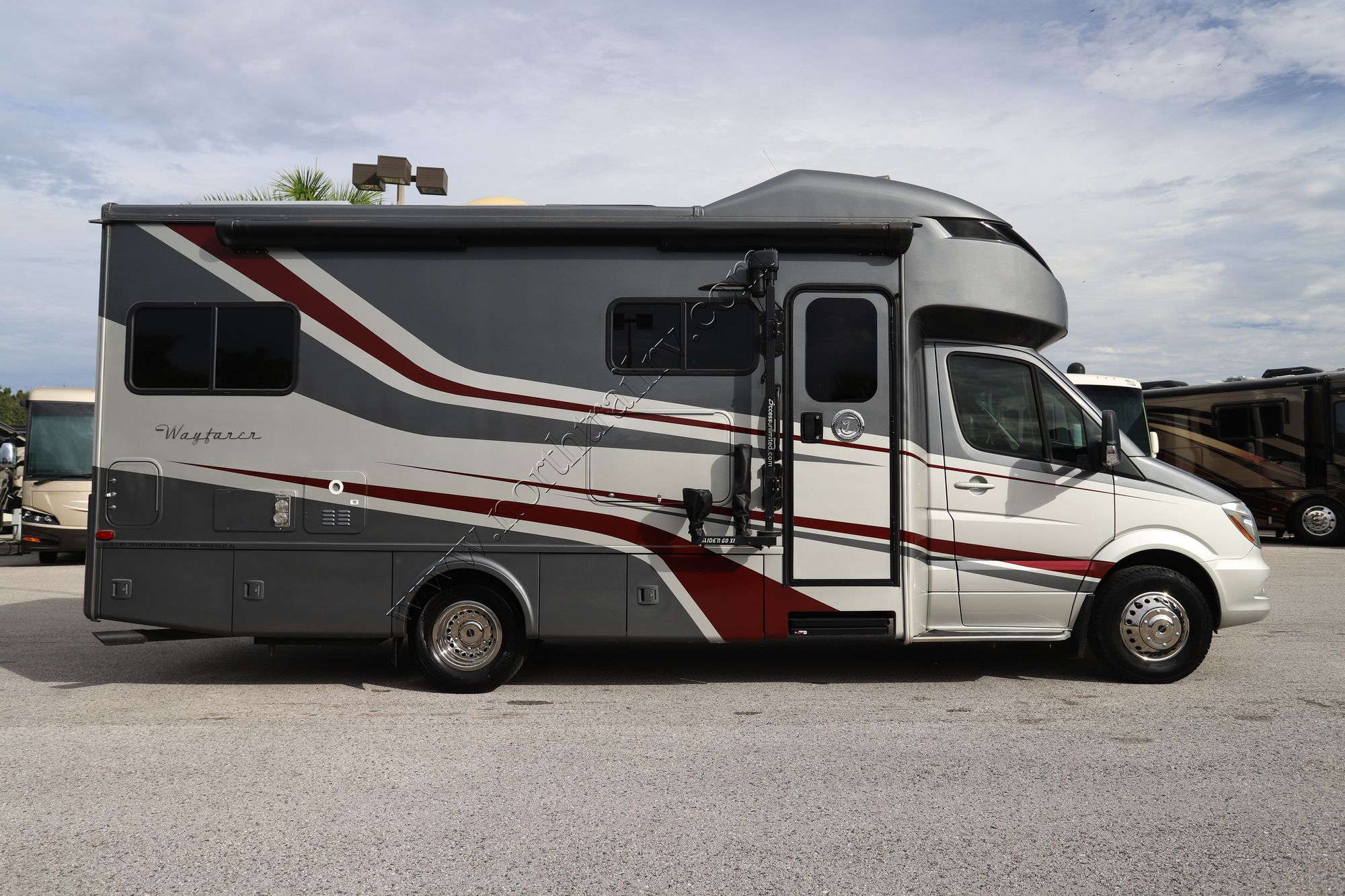Used 2019 Tiffin Motor Homes Wayfarer 24TW Class C  For Sale
