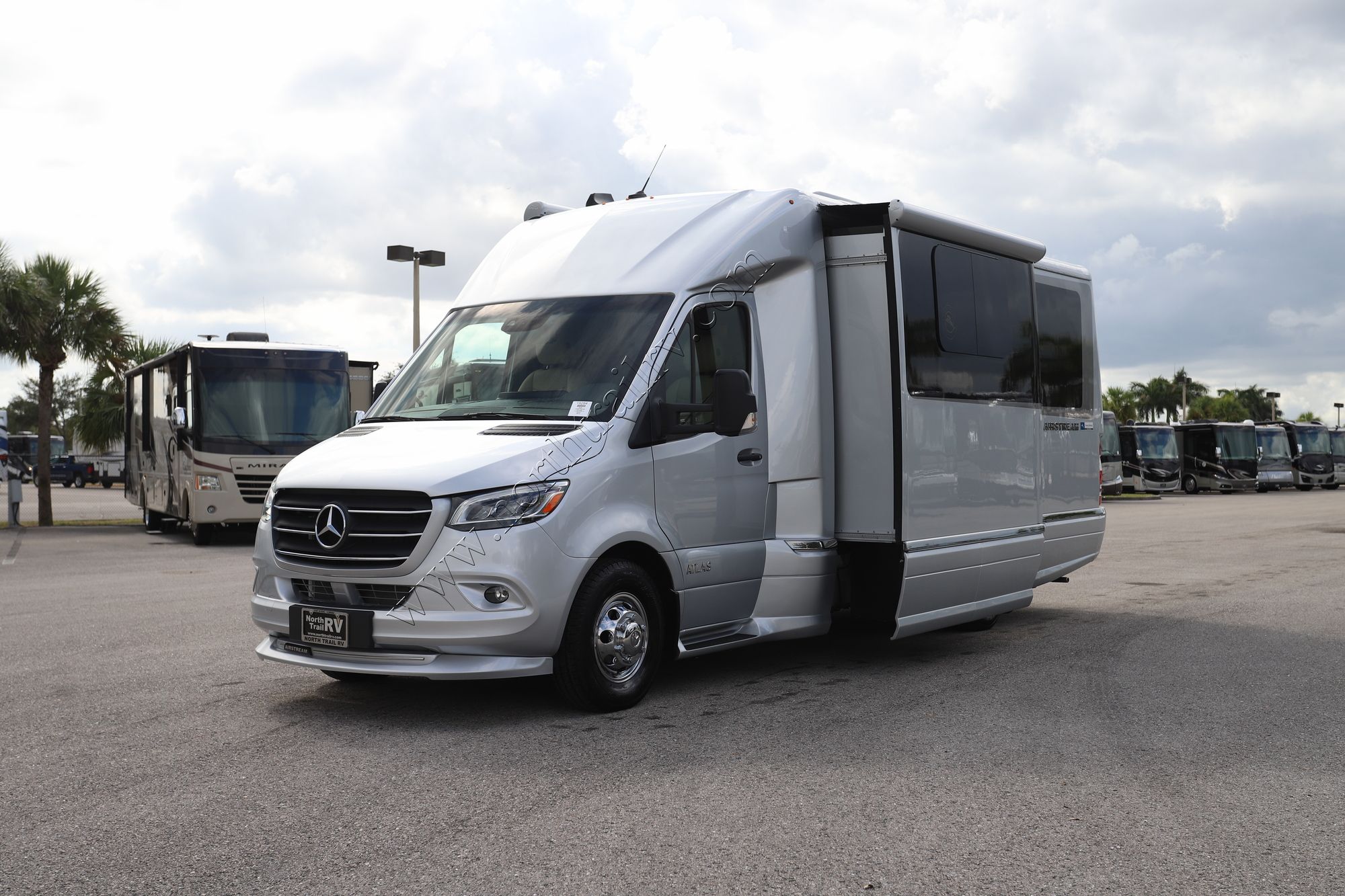 Used 2025 Airstream Atlas Tommy Bahama E1 Class C  For Sale