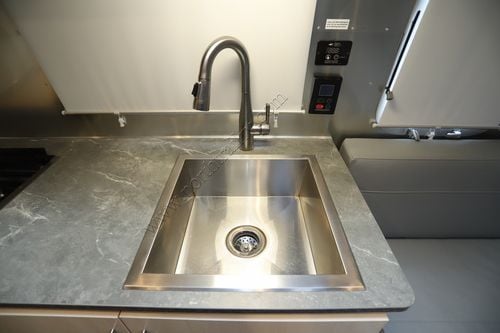 2024 Airstream Flying Cloud 28RBQ