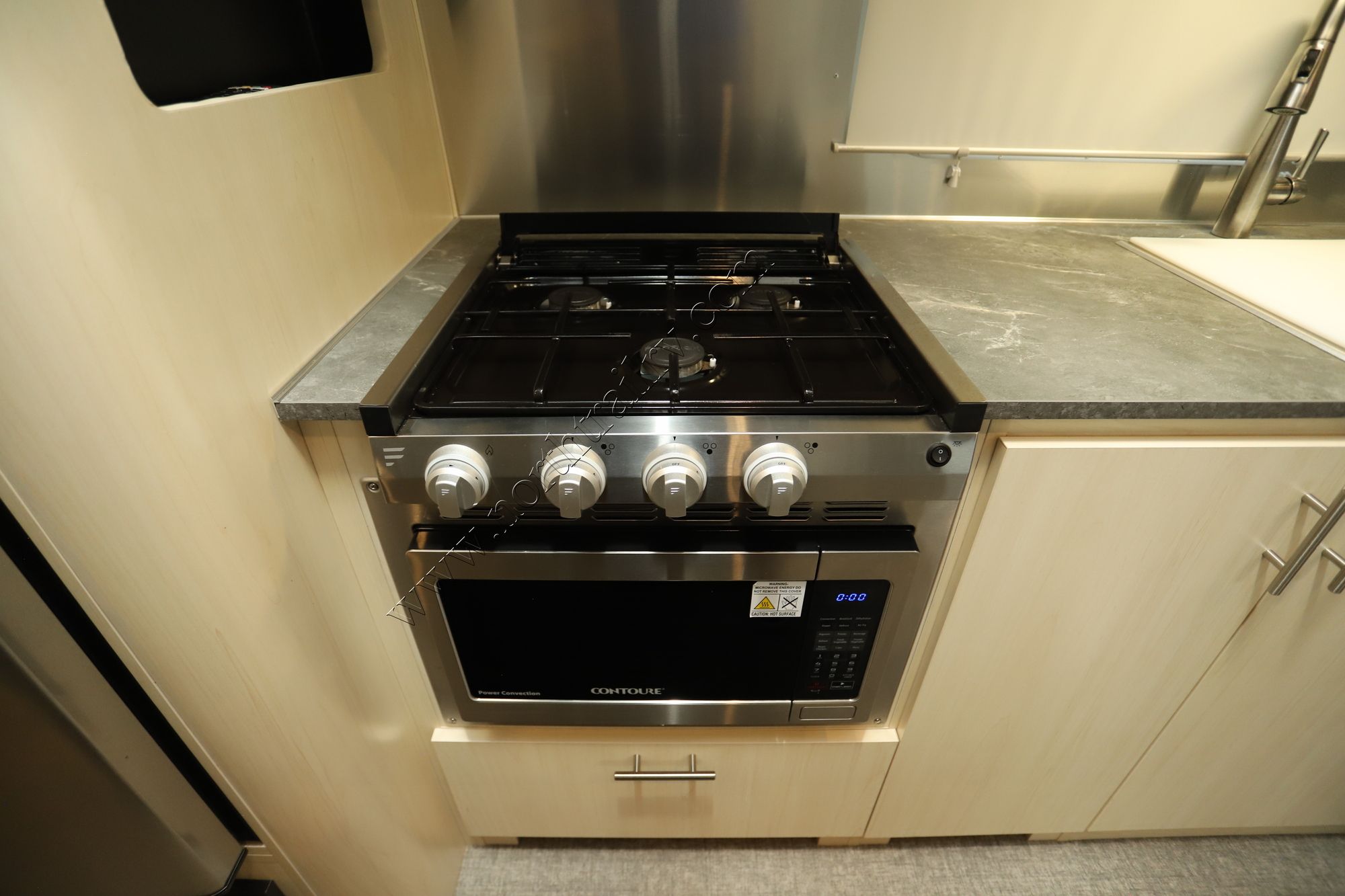 Used 2024 Airstream Flying Cloud 28RBQ Travel Trailer  For Sale