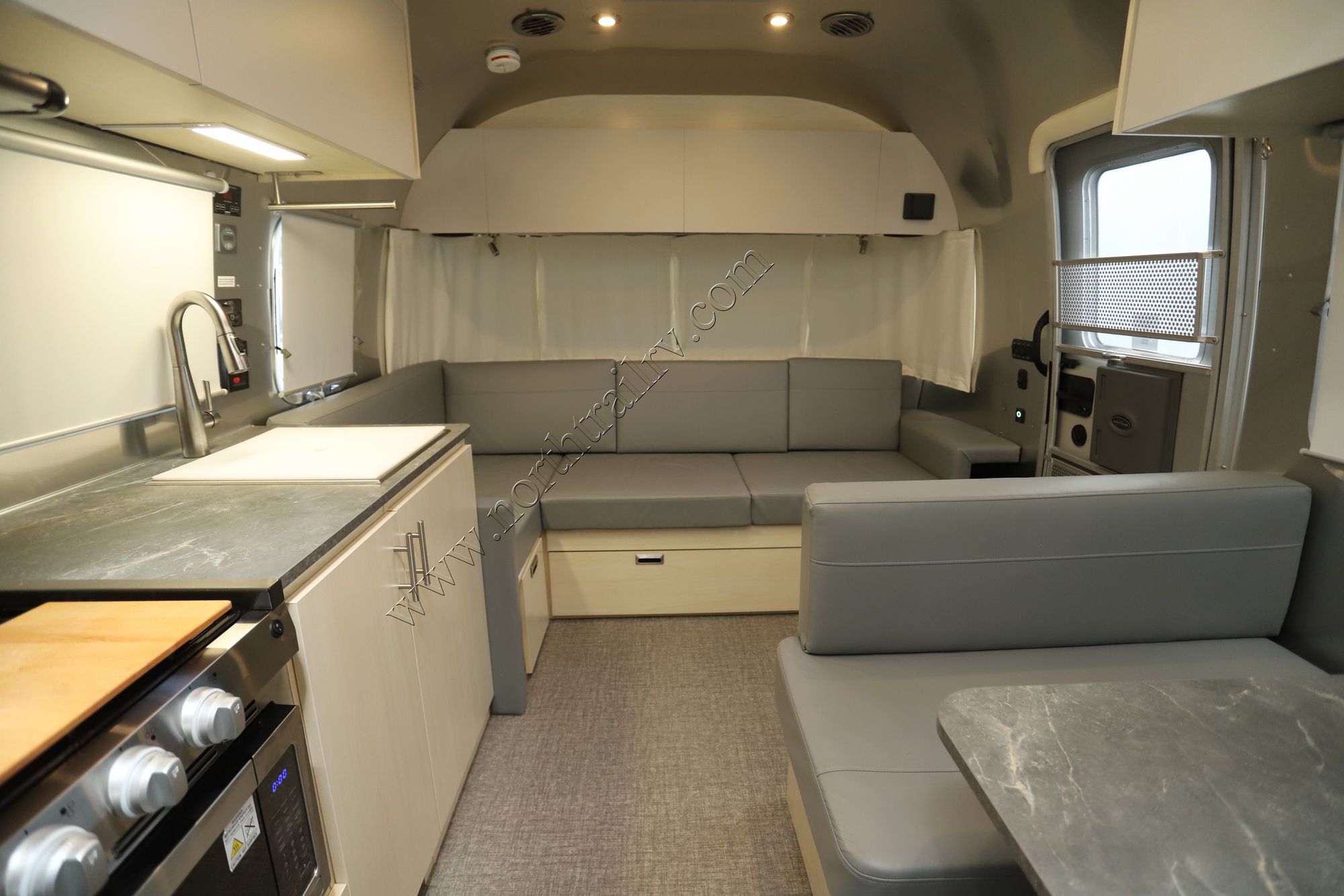 Used 2024 Airstream Flying Cloud 28RBQ Travel Trailer  For Sale