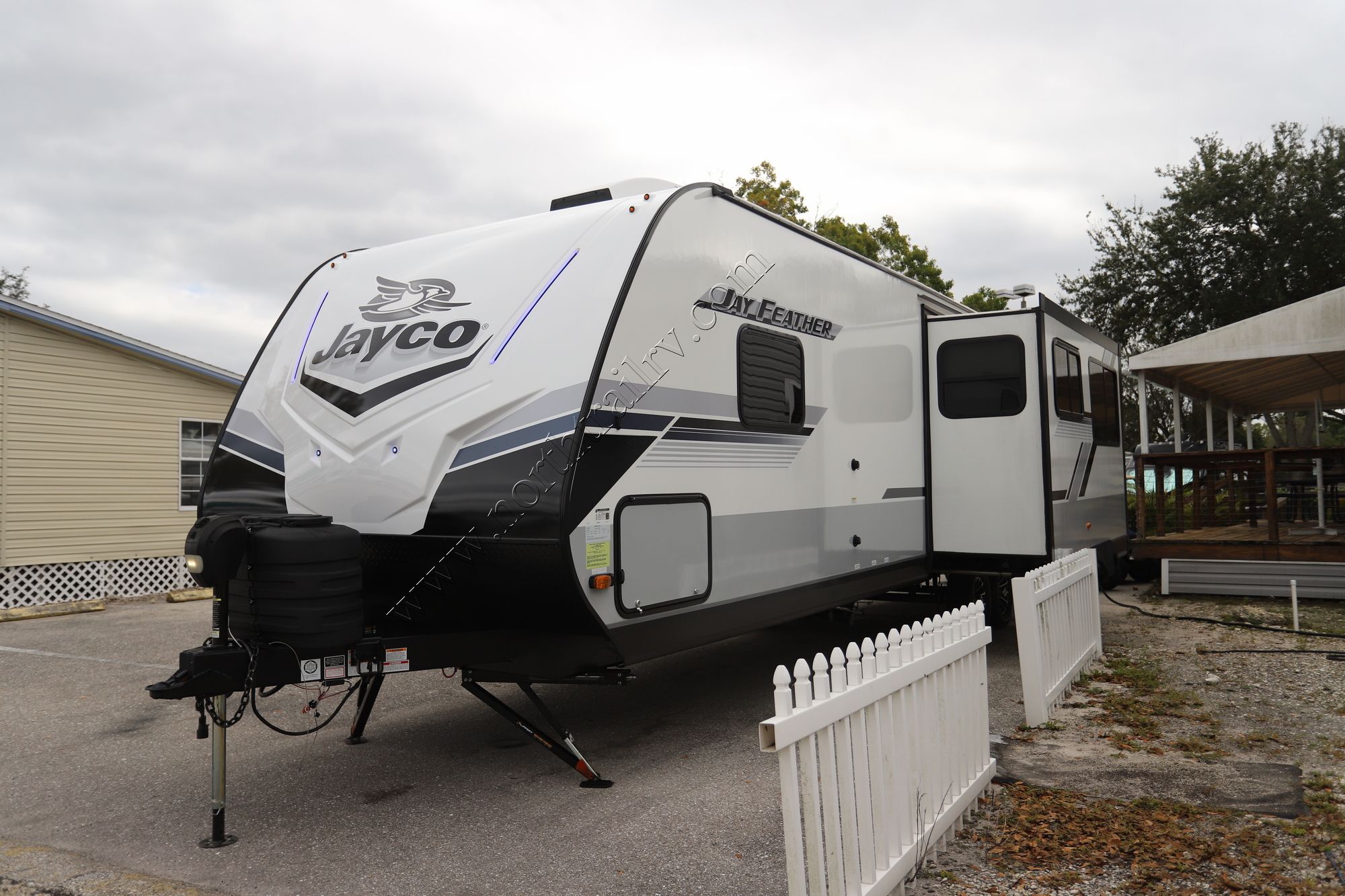 Used 2024 Jayco Jay Feather 29QBH Travel Trailer  For Sale