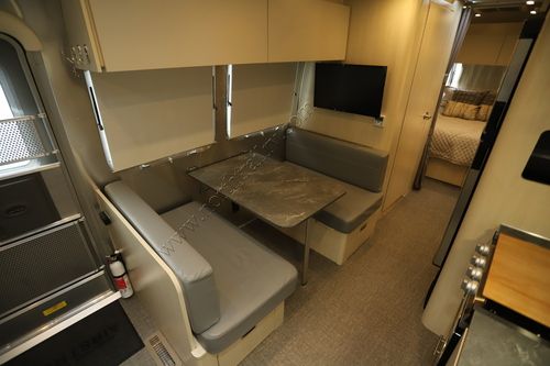 2024 Airstream Flying Cloud 28RBQ