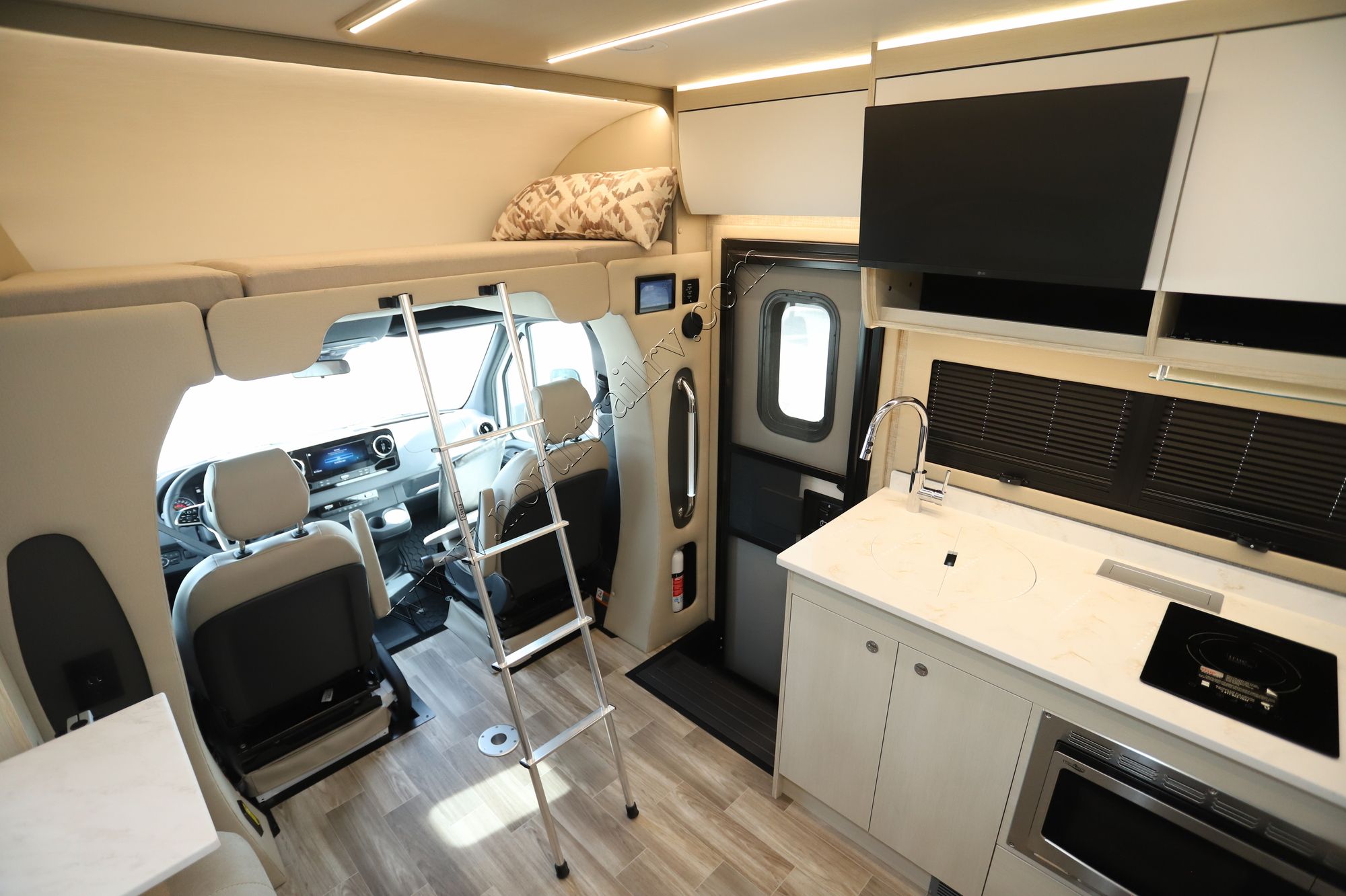 New 2026 Tiffin Motor Homes Wayfarer 25XLW Class C  For Sale