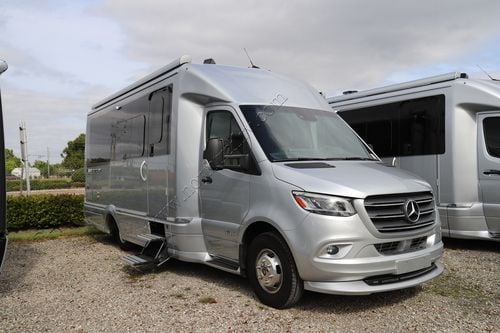 2021 Airstream Atlas Tommy Bahama