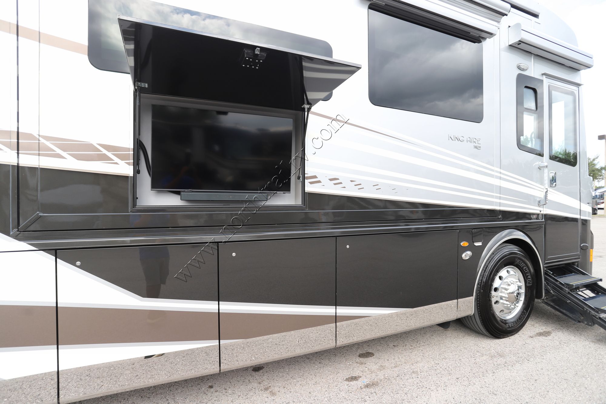 Used 2022 Newmar King Aire 4531 Class A  For Sale